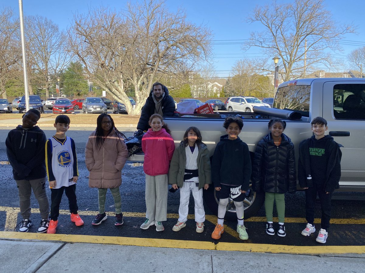 Ridgeway Elementary (@ridgeway_wp) on Twitter photo The Ridgeway Student Council came up with a December initiative asking for donations (new toys and rolls of new wrapping paper) for a great cause. Thank you to all who donated! WPPROUD
<a href="/DrJosephRicca/">WPCSDSuper</a>
<a href="/RidgewayWP_PTA/">Ridgeway PTA</a>
<a href="/wplainsschools/">White Plains Schools</a> The Ridgeway Student Council came up with a December initiative asking for donations (new toys and rolls of new wrapping paper) for a great cause. Thank you to all who donated! WPPROUD
<a href="/DrJosephRicca/">WPCSDSuper</a>
<a href="/RidgewayWP_PTA/">Ridgeway PTA</a>
<a href="/wplainsschools/">White Plains Schools</a>