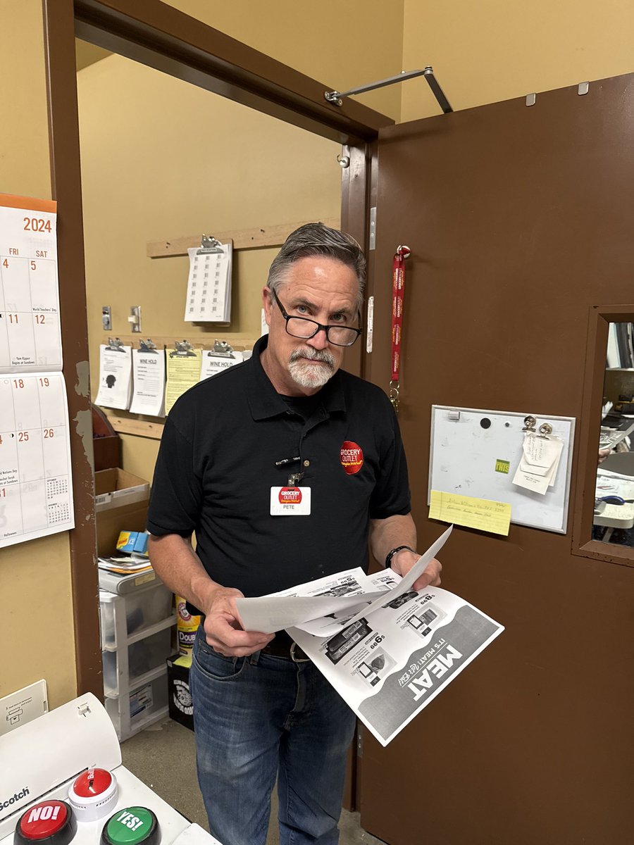 dillonlenard9's tweet photo. @FortniteGame @EpicGames You guys need to put Pete the Grocery Manager in Fortnite, Pete wears a black dress shirt tucked in to his jeans, black work shoes, reading glasses. Contact me if you need more information thank you. https://t.co/9gpo73o6nO