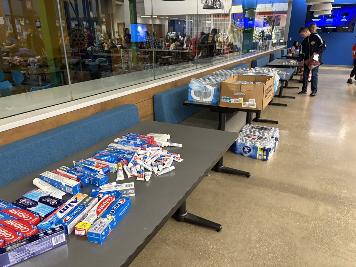 TESwilliams5's tweet photo. Fifth grade parents donated enough items to allow us to create over 200 Blessing Bags! Thank you for your generosity! https://t.co/7gqxqoNebY