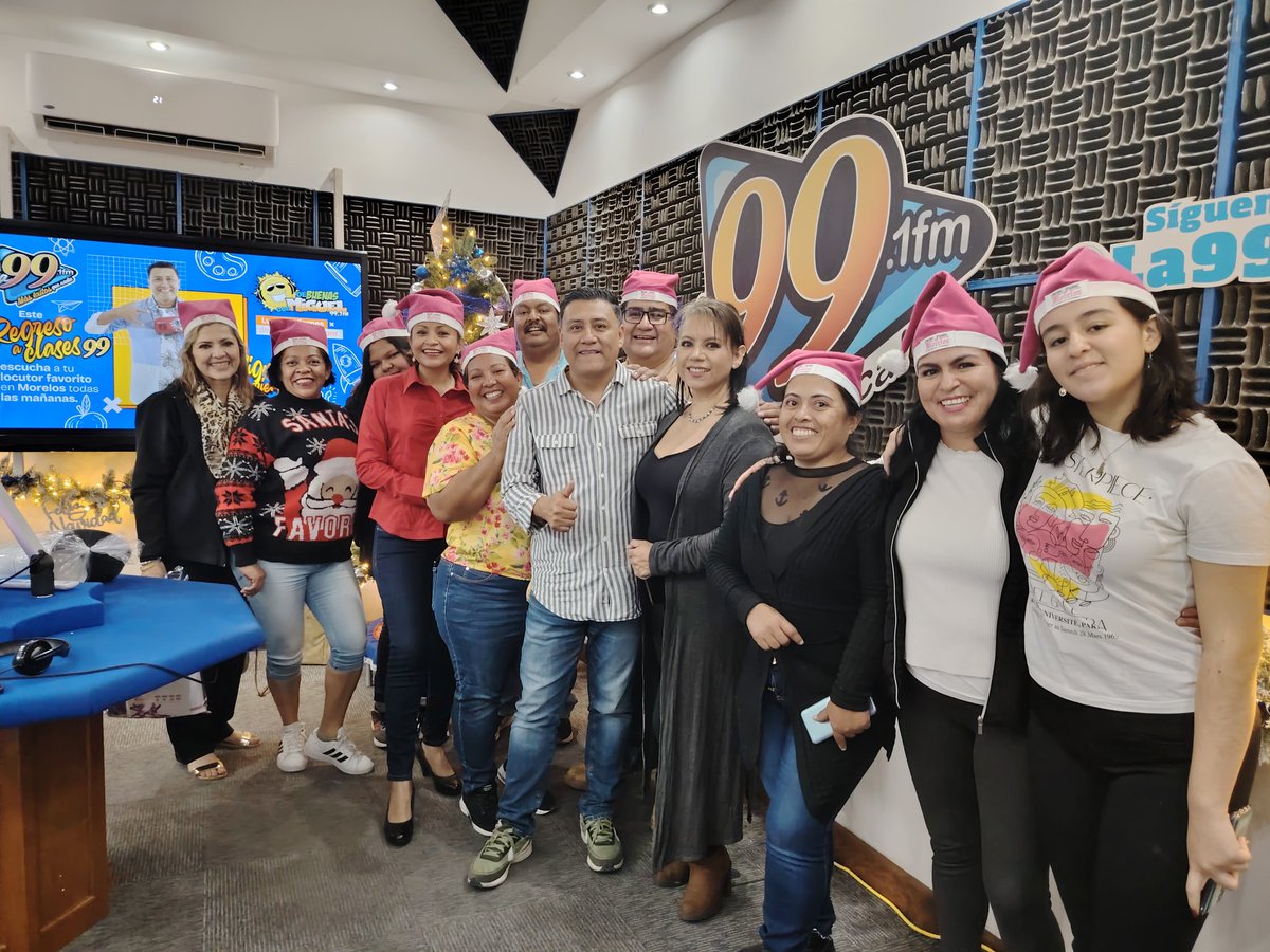 Presentes presidente 👏🏼👏🏼👏🏼 <a href="/YODEBUENAS/">Miguel Barrientos Mx</a> gracias por todo 🎁❄️🍃🥳🪅 felices fiestas y larga vida a <a href="/La99fm/">La 99 FM</a>
<a href="/Chigolin_/">Chigolin</a>
#JuevesdeRockconMiguel 👏🏼👏🏼👏🏼🪅🥳🪅🥳