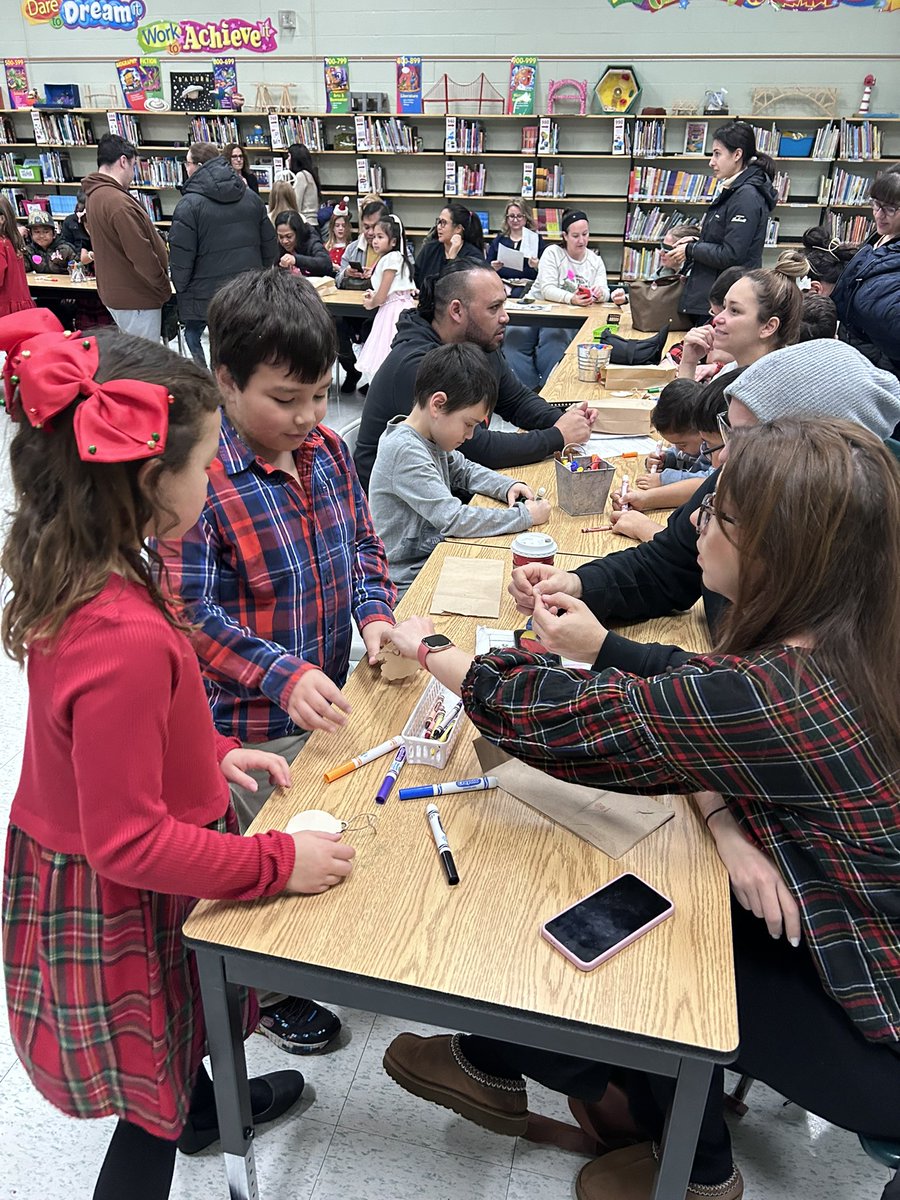 This week we held our 2nd annual Reader’s Theatre event. Mrs. Moszynski’s grade 2/3 class joined us this year for a morning of Christmas themed plays and a craft activity afterwards. Our hearts were full ❤️.