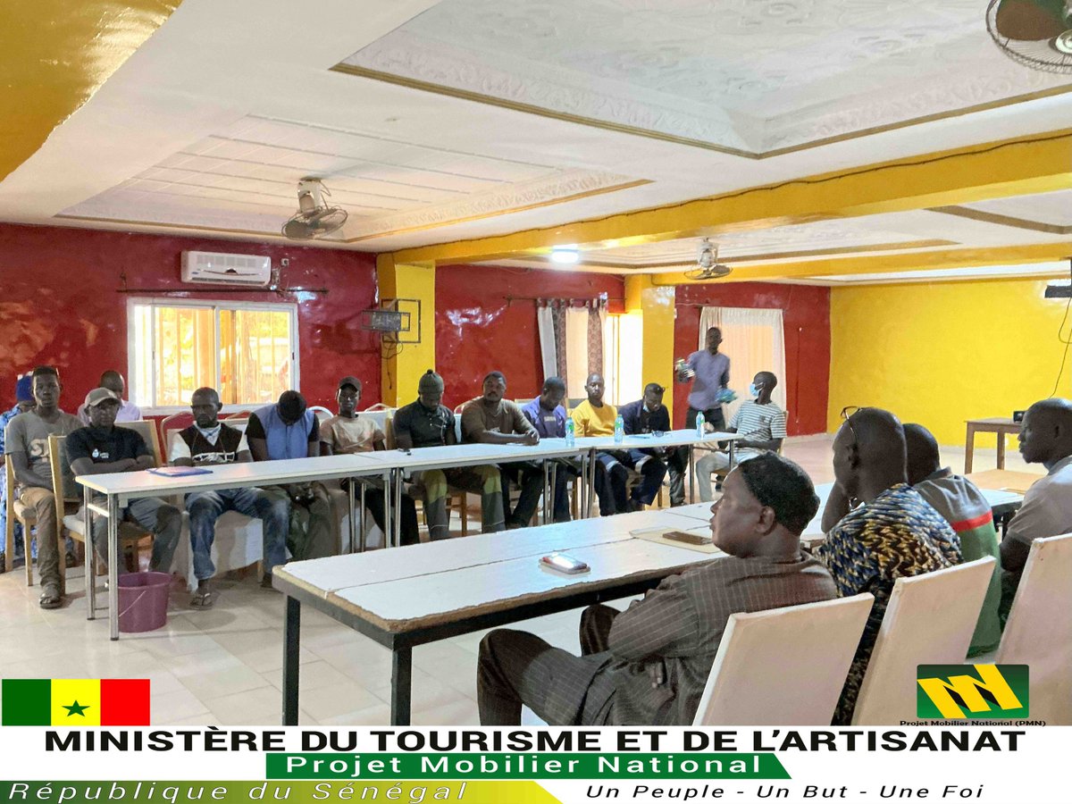 En juin 2024, le Projet Mobilier National (PMN) a formé 25 artisans à Kédougou, en collaboration avec la Chambre des Métiers locale. En décembre, M. Ibrahima Tall, coordonnateur du projet, a remis les diplômes, affirmant l'engagement à valoriser le savoir-faire local.