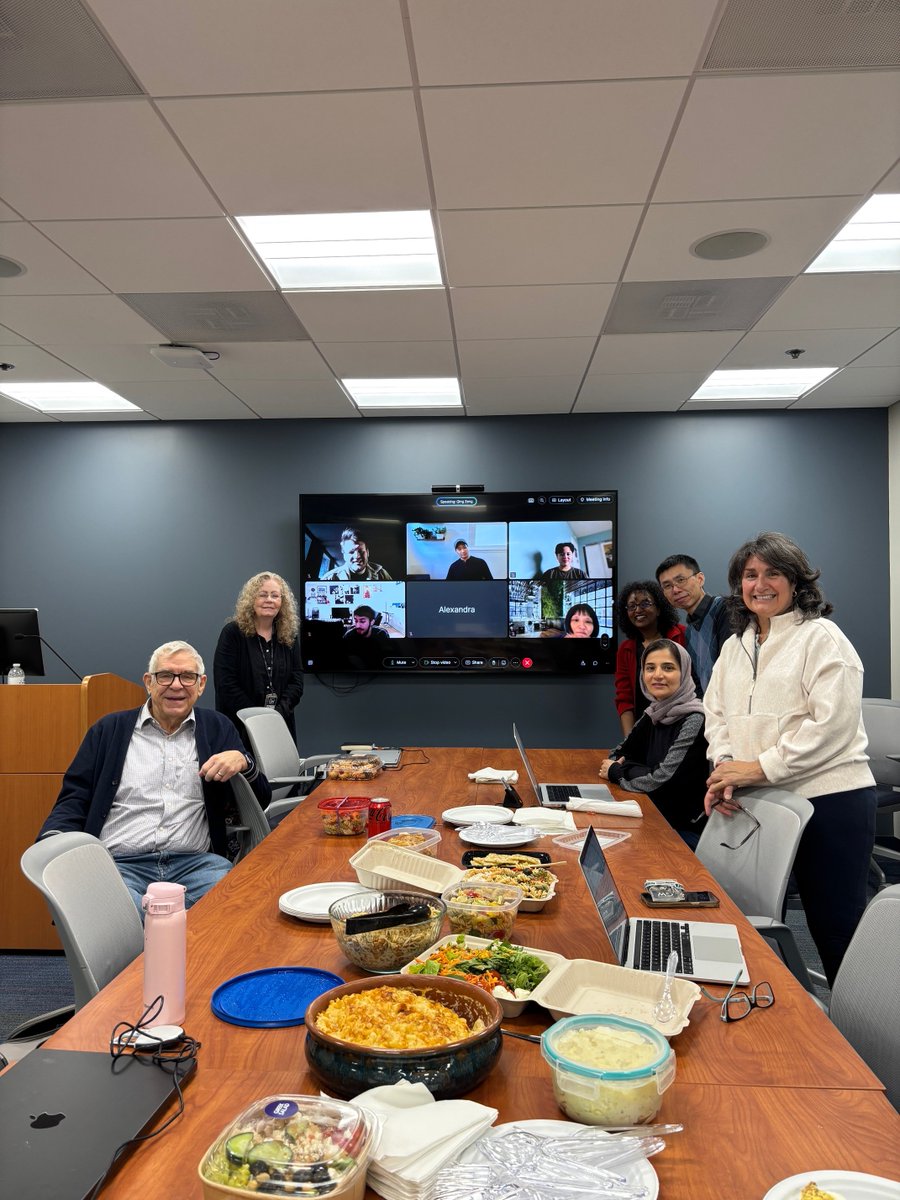 GW_BiomedCenter's tweet photo. We’re grateful to our team, collaborators, and community partners for driving our progress and innovation this year. Wishing you and your loved ones a joyful holiday season and a prosperous New Year! https://t.co/gzXlqc83k0