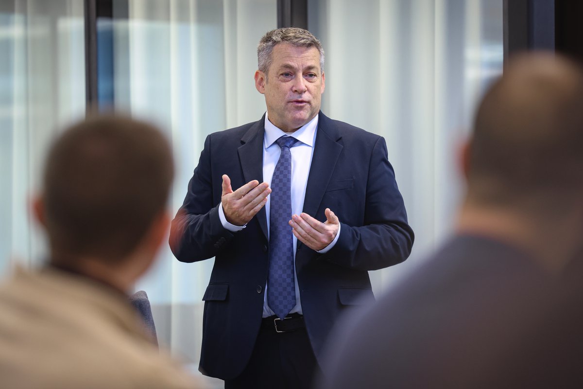 #Sécuritéroutière
Après la rencontre d'hier avec les #représentants des #taxis, Lionel Beffre, Conseiller de Gouvernement - Ministre de l'Intérieur et Eric Arella Directeur de la Sûreté Publique ont échangé aujourd'hui avec les responsables des #établissements de #nuit en