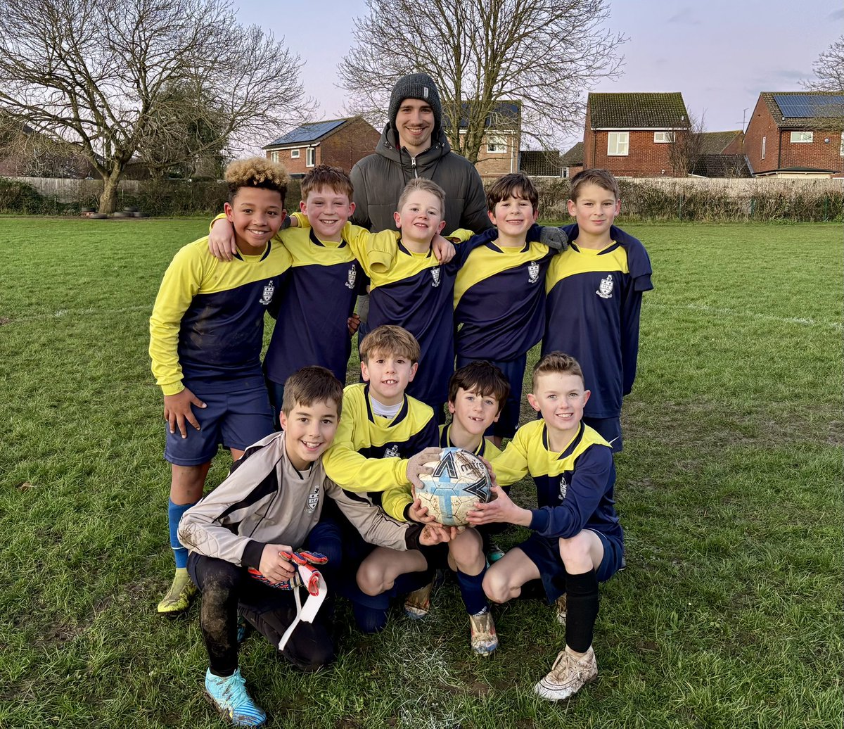 HighnamAcademy's tweet photo. Well done to this fabulous football team who won the match against Hartpury today! ⚽️ https://t.co/clryR7moFV