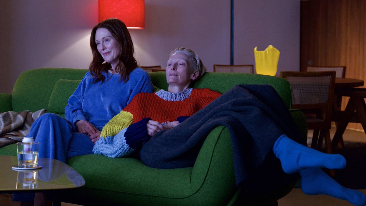 "The Room Next Door", el primer largometraje de Pedro Almodóvar en inglés, se estrena el día de hoy en las salas de cine de México.