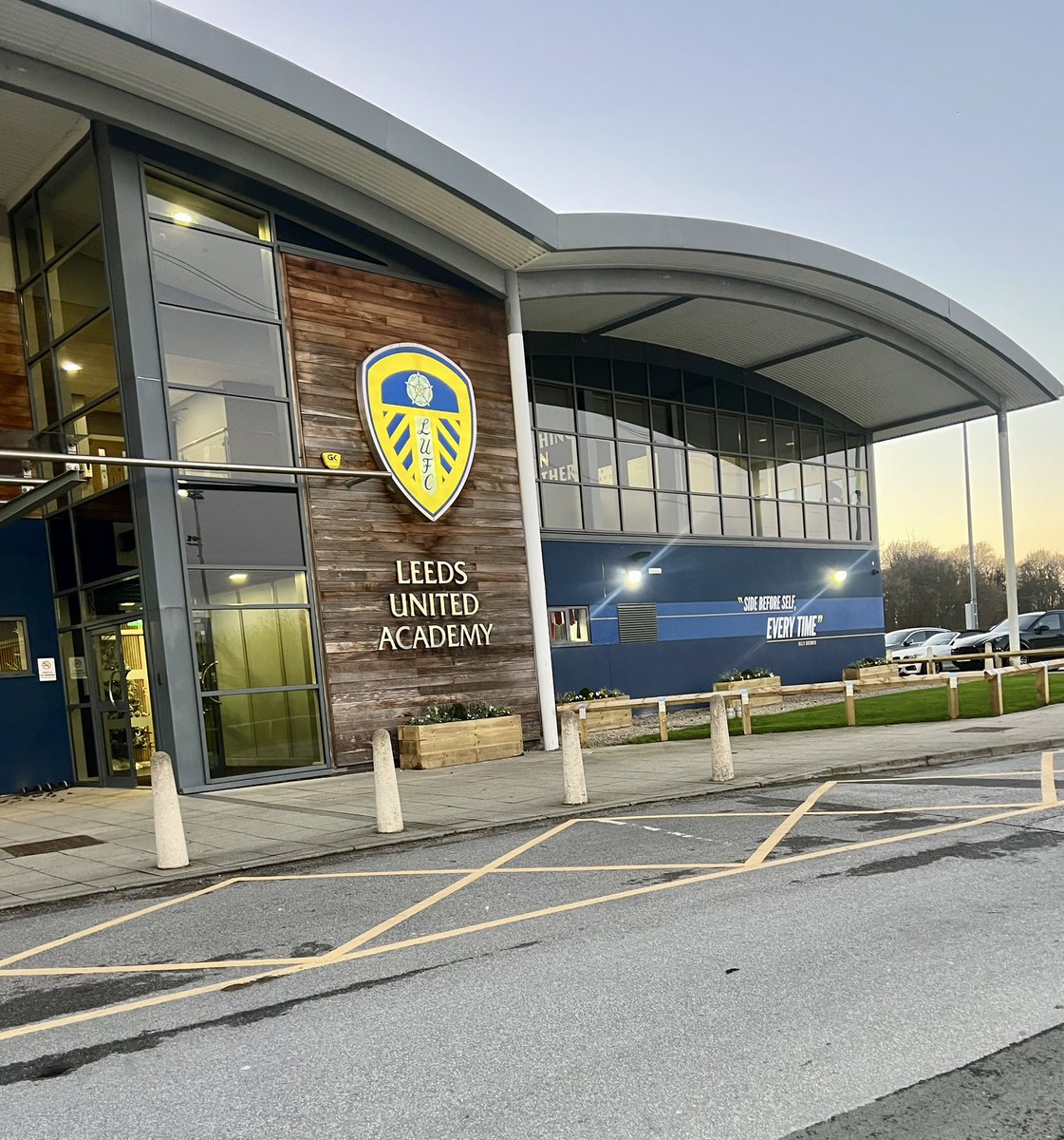 Tom Shields (@t0m_shields) on Twitter photo No better way to spend a Thursday afternoon than a visit to Thorp Arch to pick the brains of these two.
Grateful for their time, friendship & insight. 2 of the best practitioners, <a href="/LUFC/">Leeds United</a> <a href="/LUFCAcademy/">LeedsYouth</a> players & staff are in safe hands.
<a href="/CarnegieSpCoach/">Carnegie Sport Coaching</a> <a href="/Carnegie_Sport/">Carnegie School of Sport</a> be proud! No better way to spend a Thursday afternoon than a visit to Thorp Arch to pick the brains of these two.
Grateful for their time, friendship & insight. 2 of the best practitioners, <a href="/LUFC/">Leeds United</a> <a href="/LUFCAcademy/">LeedsYouth</a> players & staff are in safe hands.
<a href="/CarnegieSpCoach/">Carnegie Sport Coaching</a> <a href="/Carnegie_Sport/">Carnegie School of Sport</a> be proud!