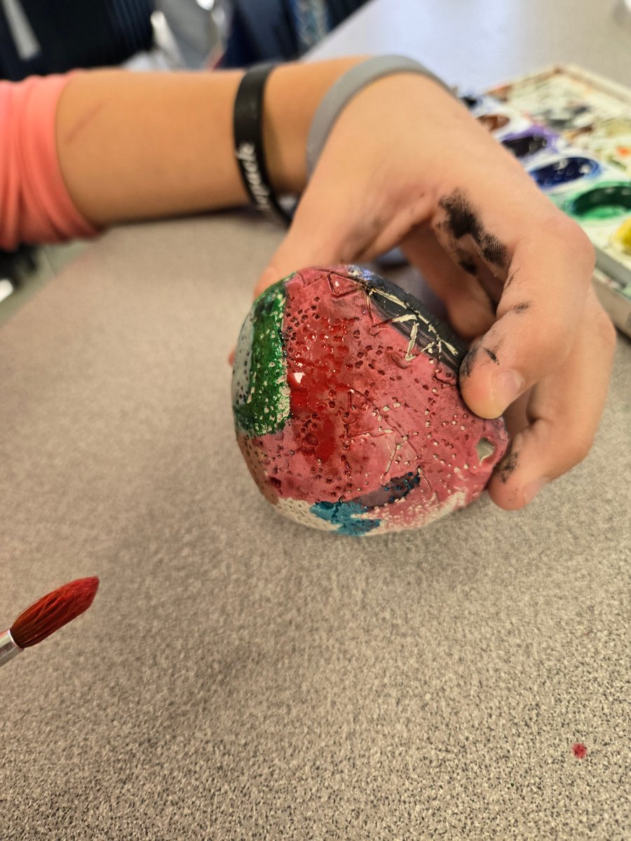 5th grade art students beautifully expressed their understanding of color schemes to paint their pinch pots!
<a href="/BearBranchInt/">Bear Branch Intermediate</a>
<a href="/FineArtsMISD/">Magnoliafinearts</a>
#BringingOutTheI #inspired #innovative #intentional