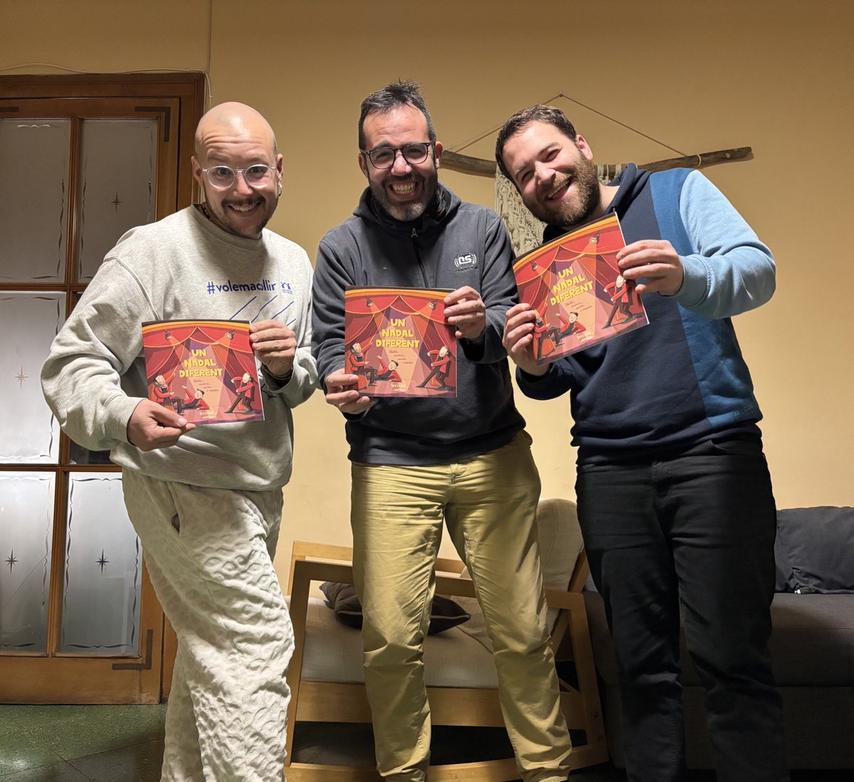 ⚠️ No badeu perquè AVUI és l'ÚLTIM DIA per aconseguir l'ENTRADA 🎭 i el LLIBRE 📚 de l'ÚLTIM NADAL DIFERENT a GOTEO. 

♥️ ca.goteo.org/project/l-ulti… ♥️