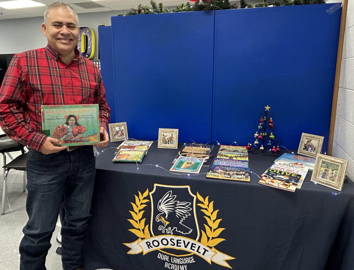 hugo_bil's tweet photo. Thank you @RooseveltDLA for the opportunity to read to our fantastic scholars! Leer a los estudiantes es una de las cosas que mas disfruto de mi trabajo. 🙏@mnavarro23_e @JRod_EISD @ednanesnu @DrH_OnTheEdge @EdgewoodLeads @gzal57 @janedriver1 https://t.co/fjxH5rrkGf
