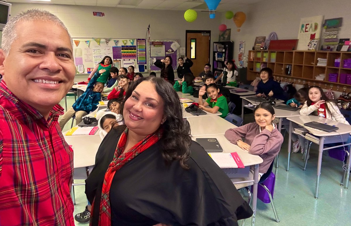 hugo_bil's tweet photo. Thank you @RooseveltDLA for the opportunity to read to our fantastic scholars! Leer a los estudiantes es una de las cosas que mas disfruto de mi trabajo. 🙏@mnavarro23_e @JRod_EISD @ednanesnu @DrH_OnTheEdge @EdgewoodLeads @gzal57 @janedriver1 https://t.co/fjxH5rrkGf
