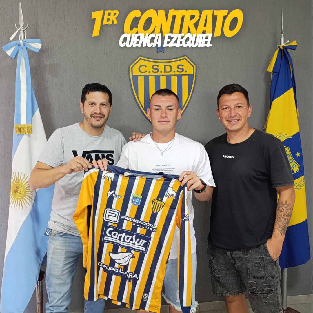 ElDockeOficial's tweet photo. #PrimerContrato 📝
Hoy firmaron su primer contrato y ya son parte definitiva del plantel profesional, Román Pérez , Ezequiel Cuenca y Ezequiel González https://t.co/c20132xLAK
