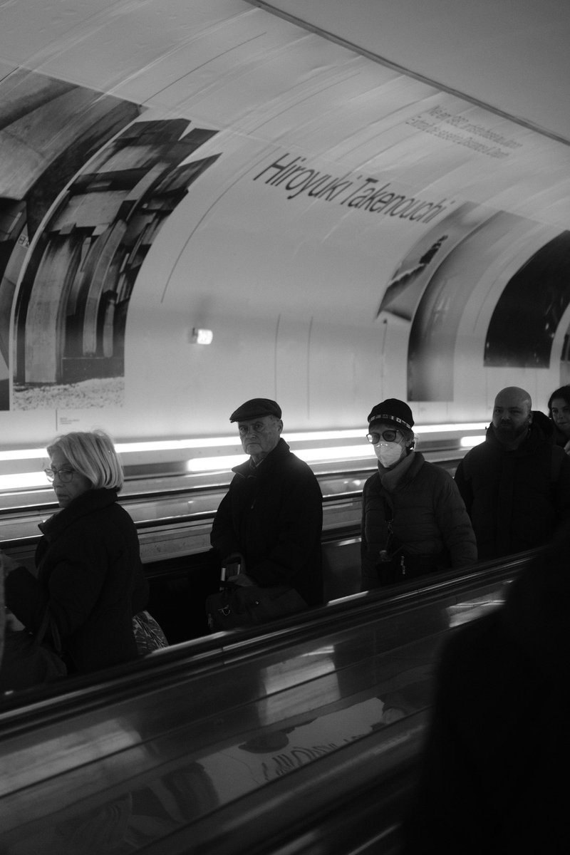 scorp_ruben's tweet photo. People in Paris 2 🏙️ https://t.co/HW0QZrzFL3