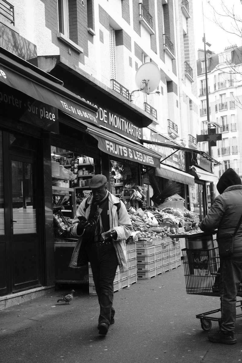 scorp_ruben's tweet photo. People in Paris 2 🏙️ https://t.co/HW0QZrzFL3