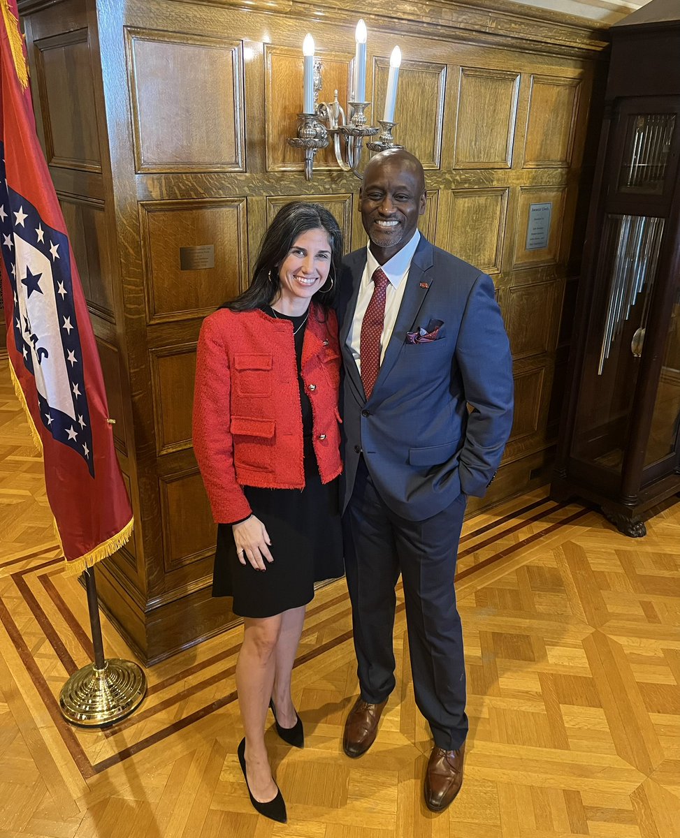 NicoleClowneyAR's tweet image. A great morning welcoming Chancellor Robinson to the Capitol, where @UArkansas was awarded $1.75m to support their workforce development efforts. So proud of this wonderful institution, always, and all the others who received grant money to do this important work!