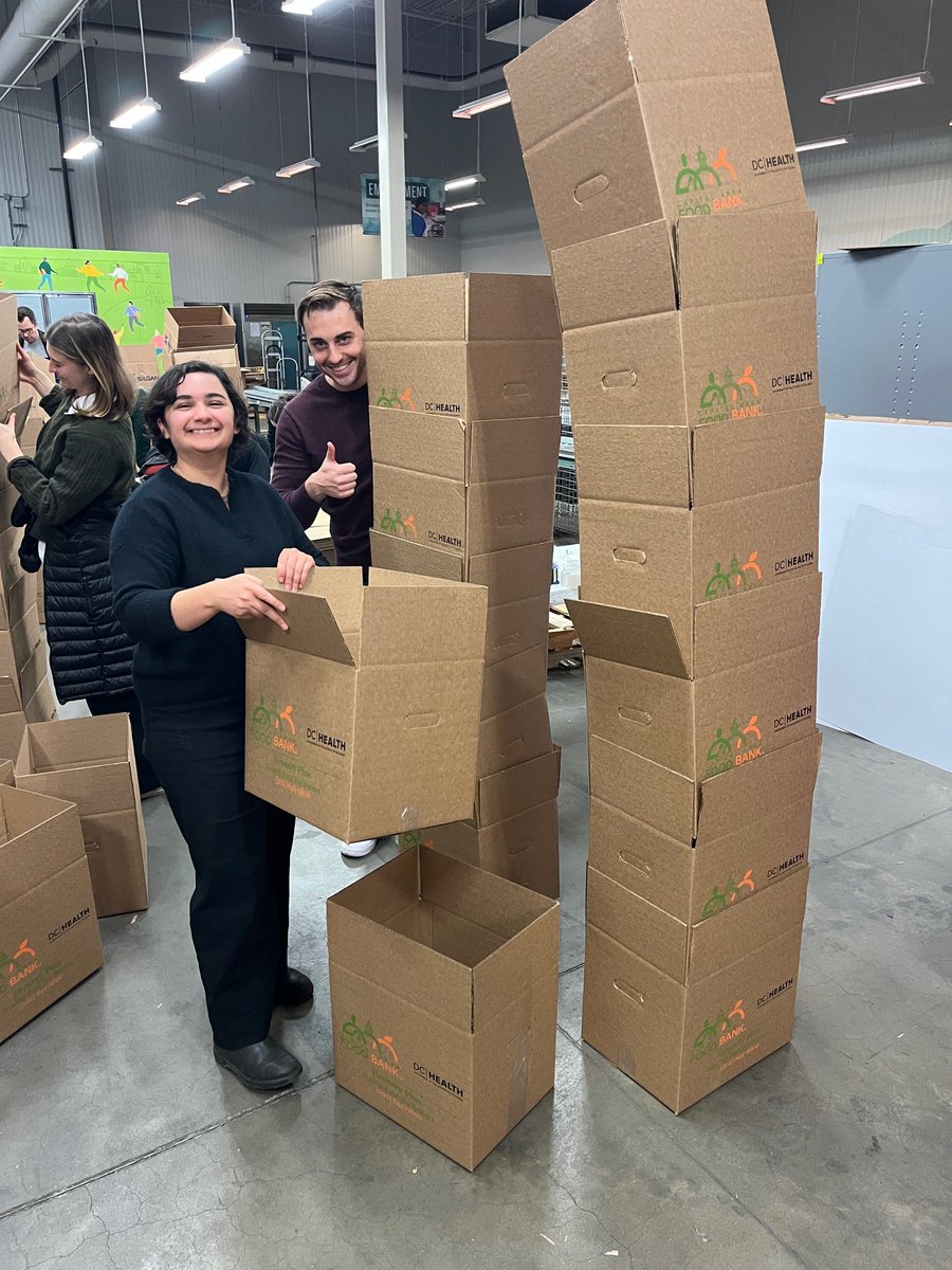 CNNSOTU's tweet photo. The @CNNSotu and @InsidePolitics teams had a great trip to the @foodbankmetrodc to help volunteer in their important work this holiday season! Thanks so much for having us! https://t.co/EcAnQHCNVc
