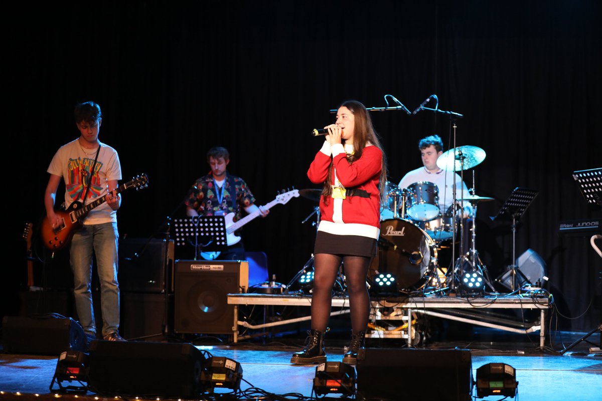 Woodcote High School (@woodcotehigh) on Twitter photo Final preparations are underway for tonight's Christmas Music Concert! ๐ถ
<a href="/WHS_Music_Dep/">WHS Music Department</a> #WeAreWoodcote #ASPIRE Final preparations are underway for tonight's Christmas Music Concert! ๐ถ
<a href="/WHS_Music_Dep/">WHS Music Department</a> #WeAreWoodcote #ASPIRE
