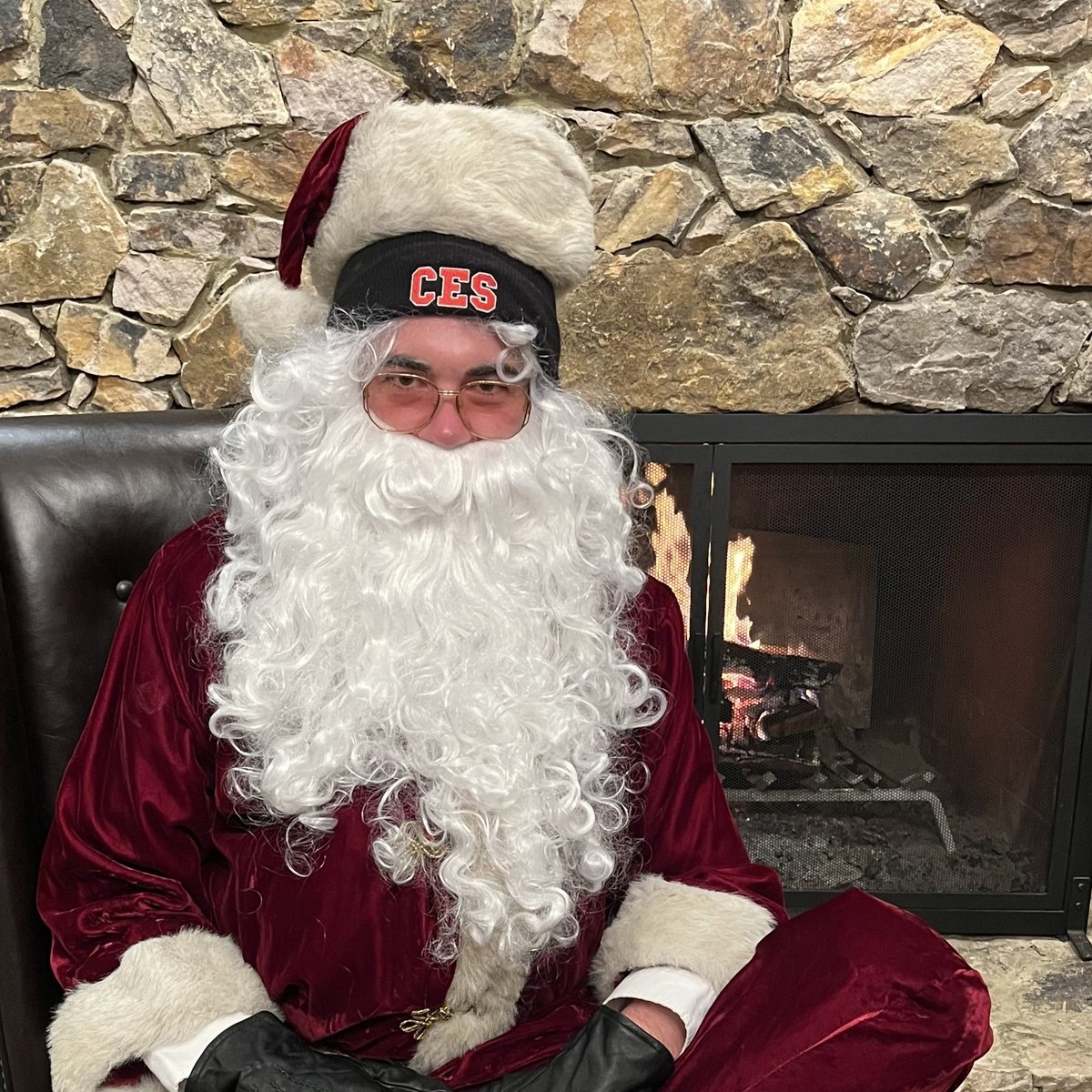 Even Santa is showing CES spirit this time of year! 🎄🎅 Shout out to our very own "CES Santa" -- alum and current parent, Tommy Luginbill! #CESRockville