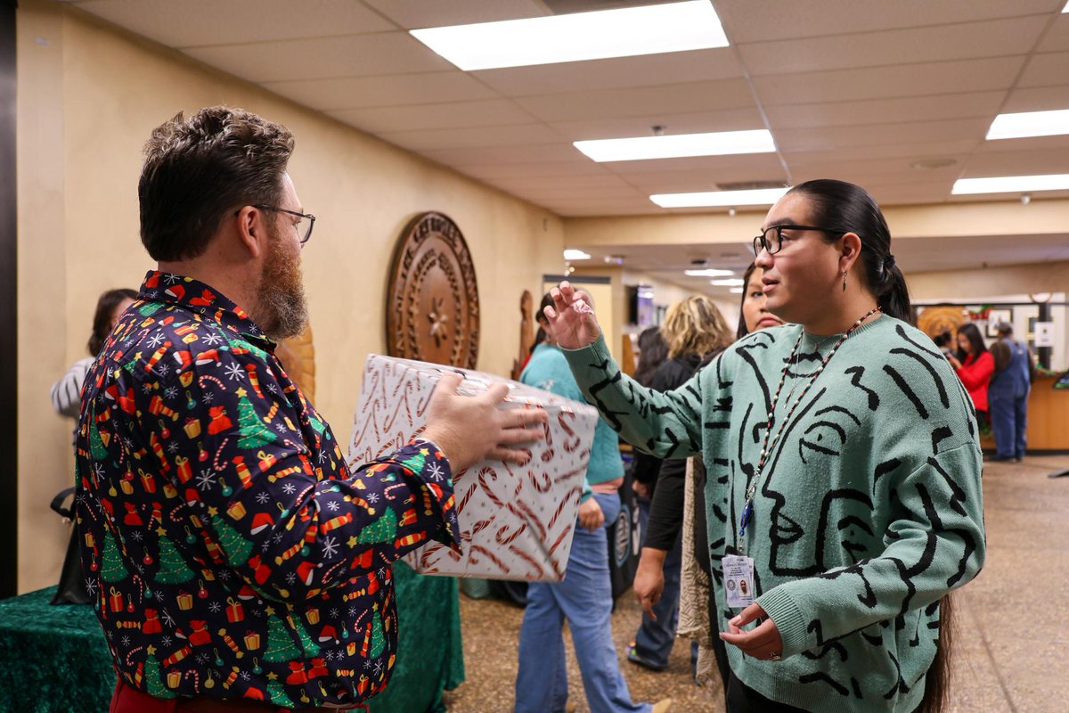 CherokeeNation's tweet photo. It’s starting to look a lot like Christmas around the W.W. Keeler Tribal Complex! 🎄✨ We held our Holiday Open House on Wednesday with special appearances by Santa and Mrs. Claus! 🎅🏽🤶🏼 Cherokee Nation departments were set up throughout the complex to hand out holiday treats. https://t.co/qQPovXEEpU
