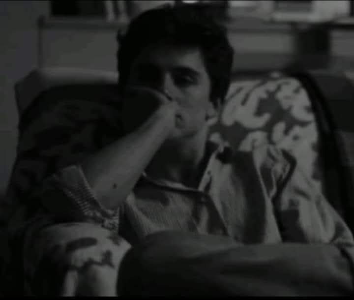 MaltiVishwaka12's tweet image. लाख तलवारें बढ़ी आती हों गर्दन की तरफ़
सर झुकाना नहीं आता तो झुकाएँ कैसे...

~ वसीम बरेलवी
#Shair #Sar