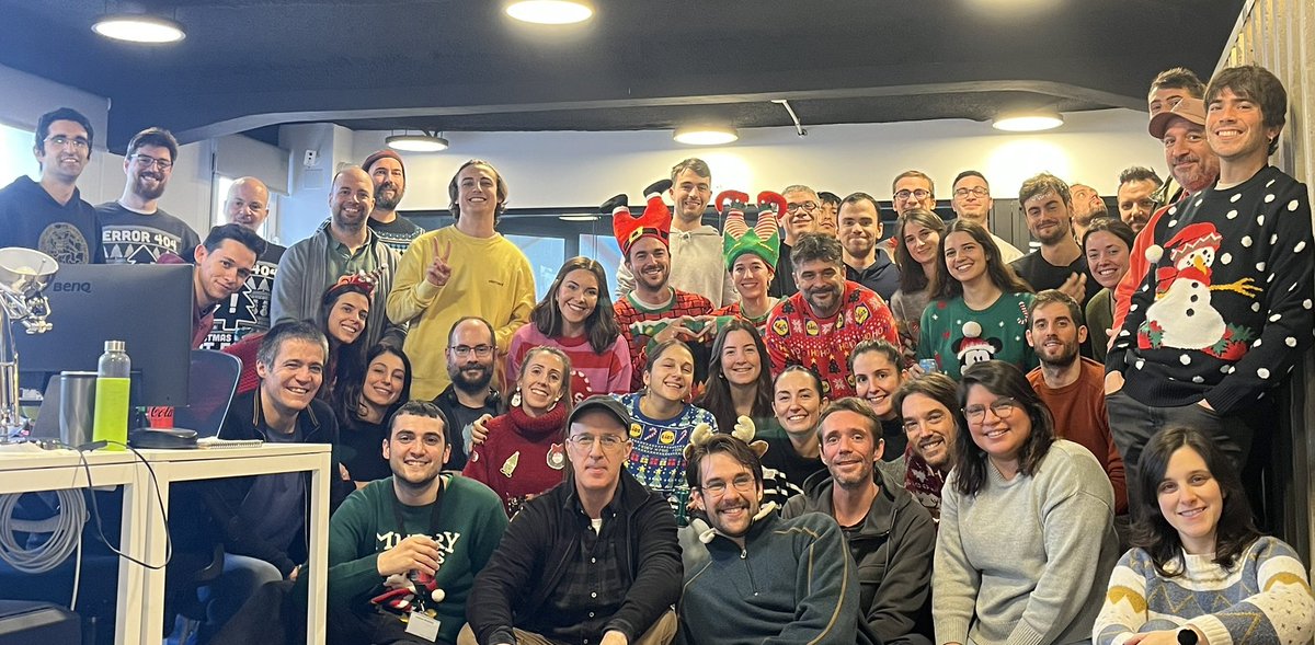 Feliz Navidad de parte la familia de Twin Pines 🎄🎄🖤

#feliznavidad
#merrychristmas
#vfx
#lovevfx
#twinpines