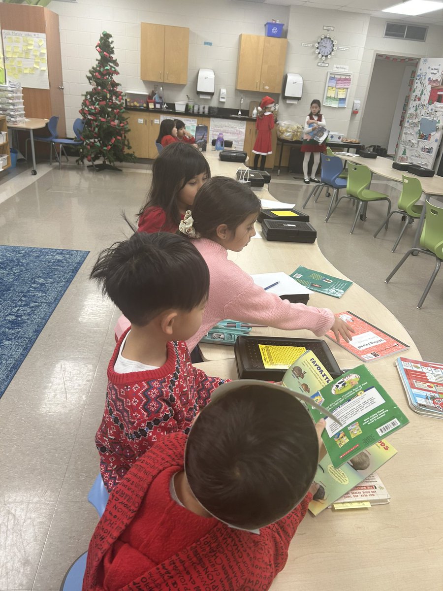 ACsinosHTS's tweet photo. Christmas reading buddies and clean up day!! https://t.co/k1WTBMVRHS
