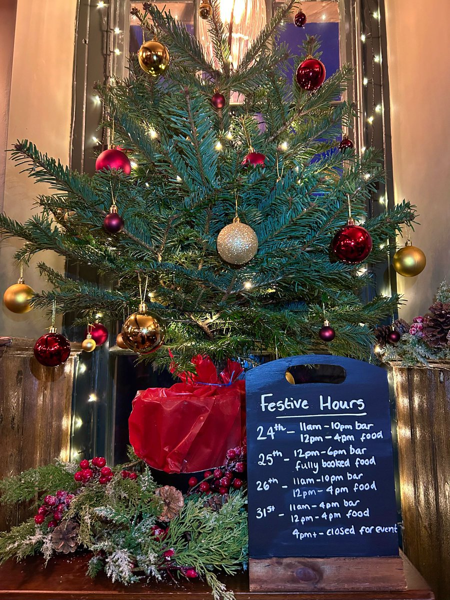lockkeeper's tweet image. With just 6 days to go until Christmas, our pub is buzzing with roast-ready, pint-steady celebrations!

A quick heads-up: in the spirit of the season, our opening hours will be a little different. Check out the details in the picture and join us for some holiday cheer!
