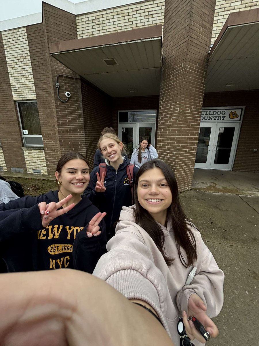 OFHS_SC's tweet image. HUGE thank you to all of our wonderful helpers yesterday! OFHS donated over 2,000 cans to the food pantry!!