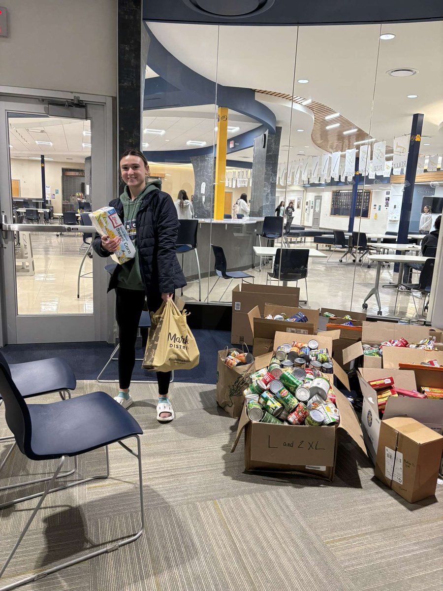 OFHS_SC's tweet image. HUGE thank you to all of our wonderful helpers yesterday! OFHS donated over 2,000 cans to the food pantry!!