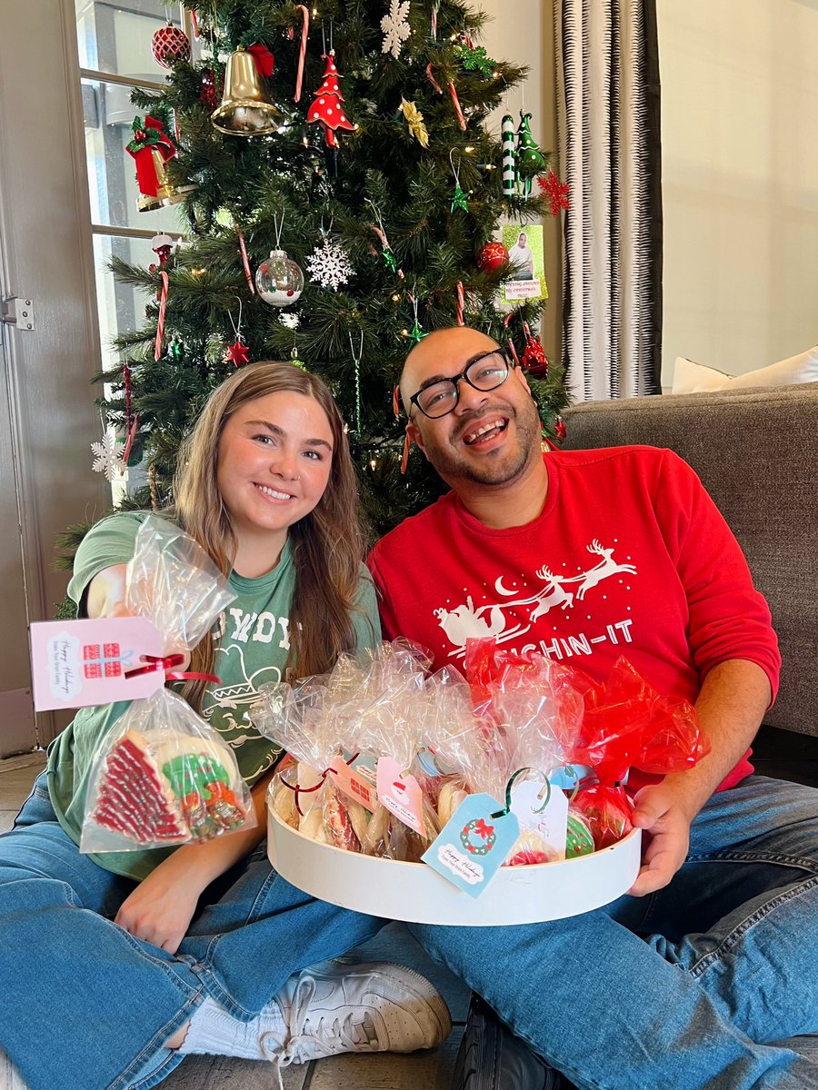 OrionatUCF's tweet photo. Happy Holidays from your Orion Family!❤️Stop by the office 2-5PM today for a sweet treat as our gift to you! Wishing you and your loved ones a safe and happy holiday season💚 https://t.co/tR7HqK7N6U