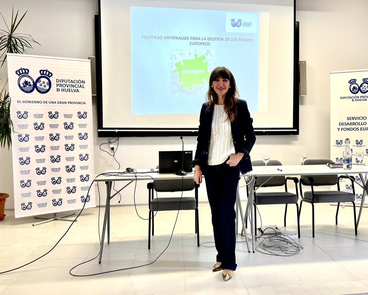 mccamposacunha's tweet photo. #LlenazoAbsoluto en la @DipuHU para hablar de #PlanesAntifraude en la gestión de los #FNGEU 🇪🇺 con un enfoque amplio, apostando por los sistemas de integridad para todo y para todos, siguiendo las buenas prácticas de #Compliance https://t.co/e6QOlH3Sp9