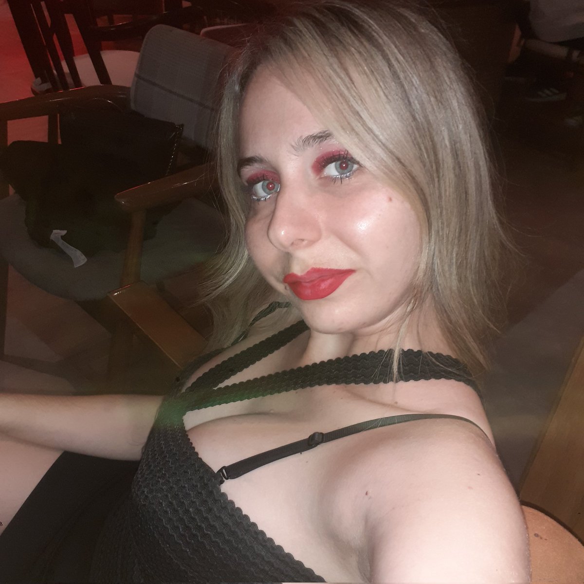ZerrinZeliha's tweet photo. #YeniProfilResmi https://t.co/b73wFQ4wUS