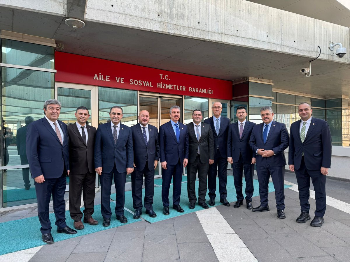 Aile ve Sosyal Hizmetler Bakanımız Sn. Mahinur Özdemir Göktaş’ın başkanlığında; 

Milletvekillerimiz, Genel Merkez Sosyal Politikalar Başkan Yardımcımız Levent Ali Yıldız, Bakan Yardımcımız Sevim Sayim Madak,
Şehit Yakınları ve Gaziler Genel Müdürümüz Muharrem Kurt ve Terörle..
+