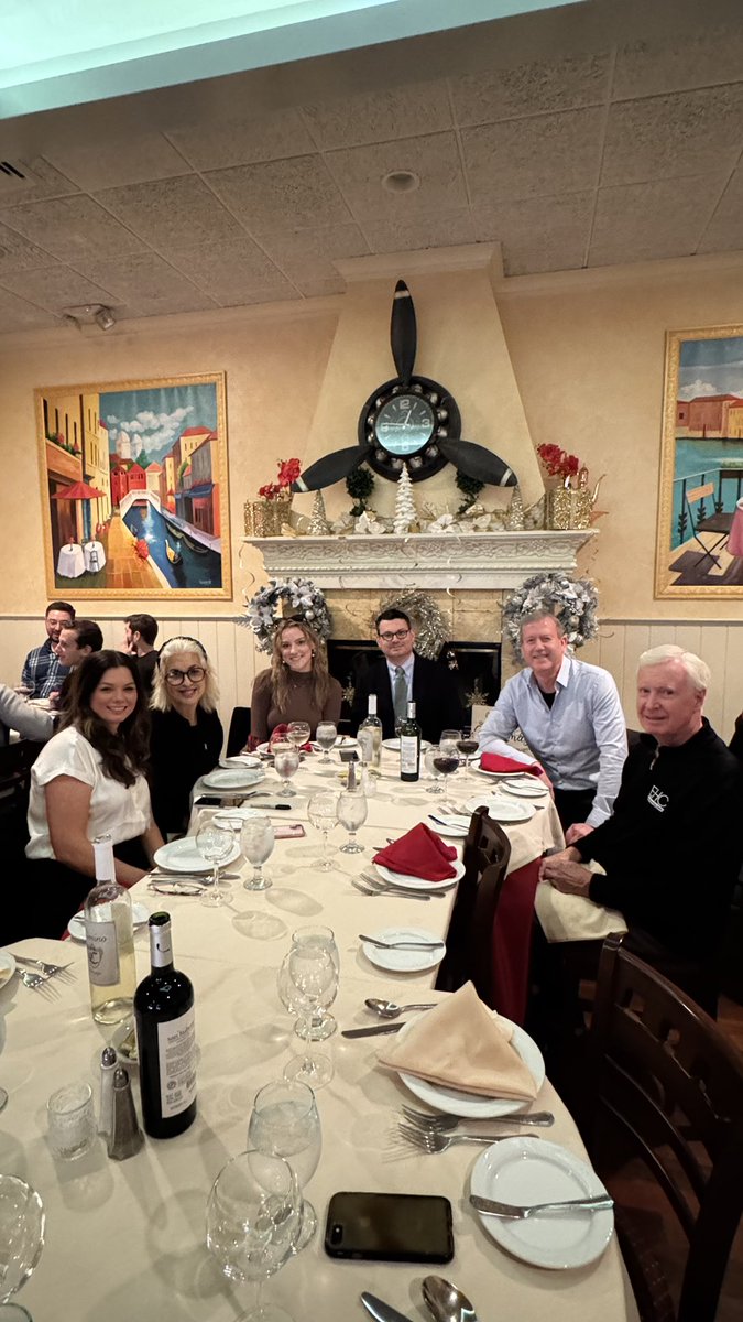 ehcknobs's tweet photo. 🎄🎁🎅🏼 We had our annual holiday lunch with Smart Sourcing, Inc. yesterday! A good time was had by all! https://t.co/KEBMwbQxwl