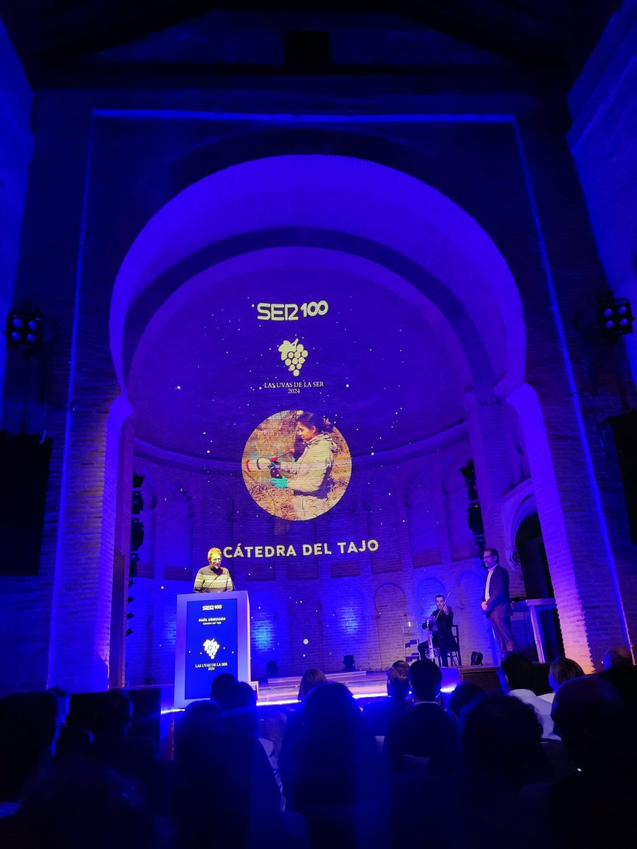Cátedra del Tajo UCLM-SOLISS (@catedradeltajo) on Twitter photo Ha sido un placer y un honor recibir uno de los reconocimientos de #LasUvasDeLaSer. Es un gran estímulo para seguir buscando soluciones al río #Tajo y sus afluentes a través de la investigación, la formación y la divulgación científica.
¡Muchas gracias <a href="/SER_Toledo/">SER Toledo</a>! Ha sido un placer y un honor recibir uno de los reconocimientos de #LasUvasDeLaSer. Es un gran estímulo para seguir buscando soluciones al río #Tajo y sus afluentes a través de la investigación, la formación y la divulgación científica.
¡Muchas gracias <a href="/SER_Toledo/">SER Toledo</a>!