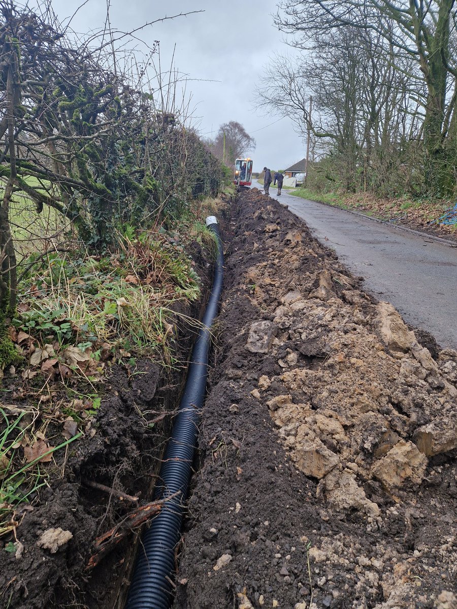 ChorleyGolfClub's tweet image. 19/12
Finish replacing the drain on the right as you go down lane. Issue was the existing tile drain ran under the kerb which kept getting crushed by vehicles mounting the kerb and tree roots. Now a solid pipe further out.
@DiggerduncTPL also in to rotovate 3rd tee for levelling.