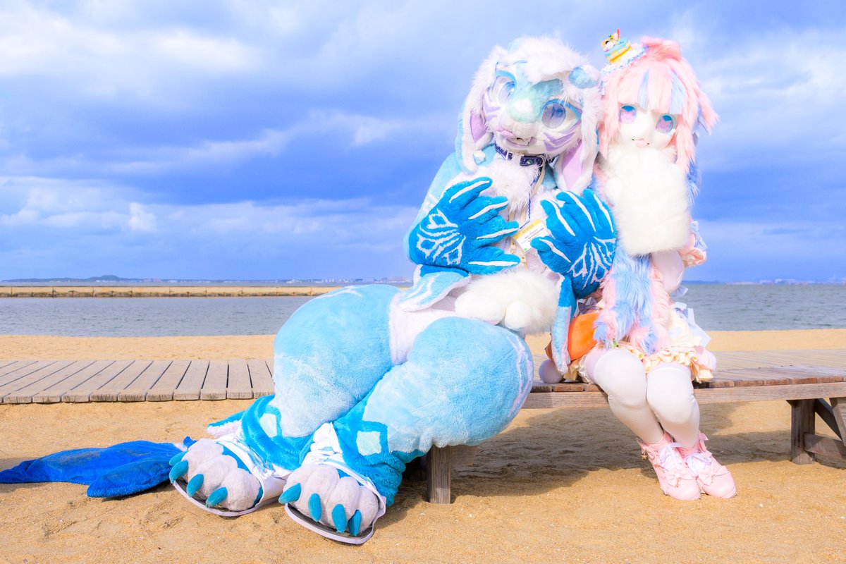 BonBon5094's tweet photo. ���メと一緒, 海辺 デート!
🦈:@BlazeMir_Main
📸:@Parisian621
#FursuitFriday #Fursuit #Kigurumi #KSF3rd #KemonospaceFukuoka https://t.co/CVuJfoSaWJ