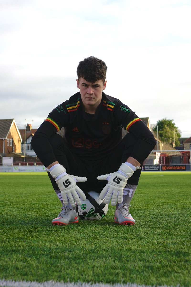 S1_Goalkeeping's tweet image. Timeless, classic, iconic—the original white glove. 🧤✨ #WhiteGloveOriginal #IconicStyle

s1goalkeeping.co.uk