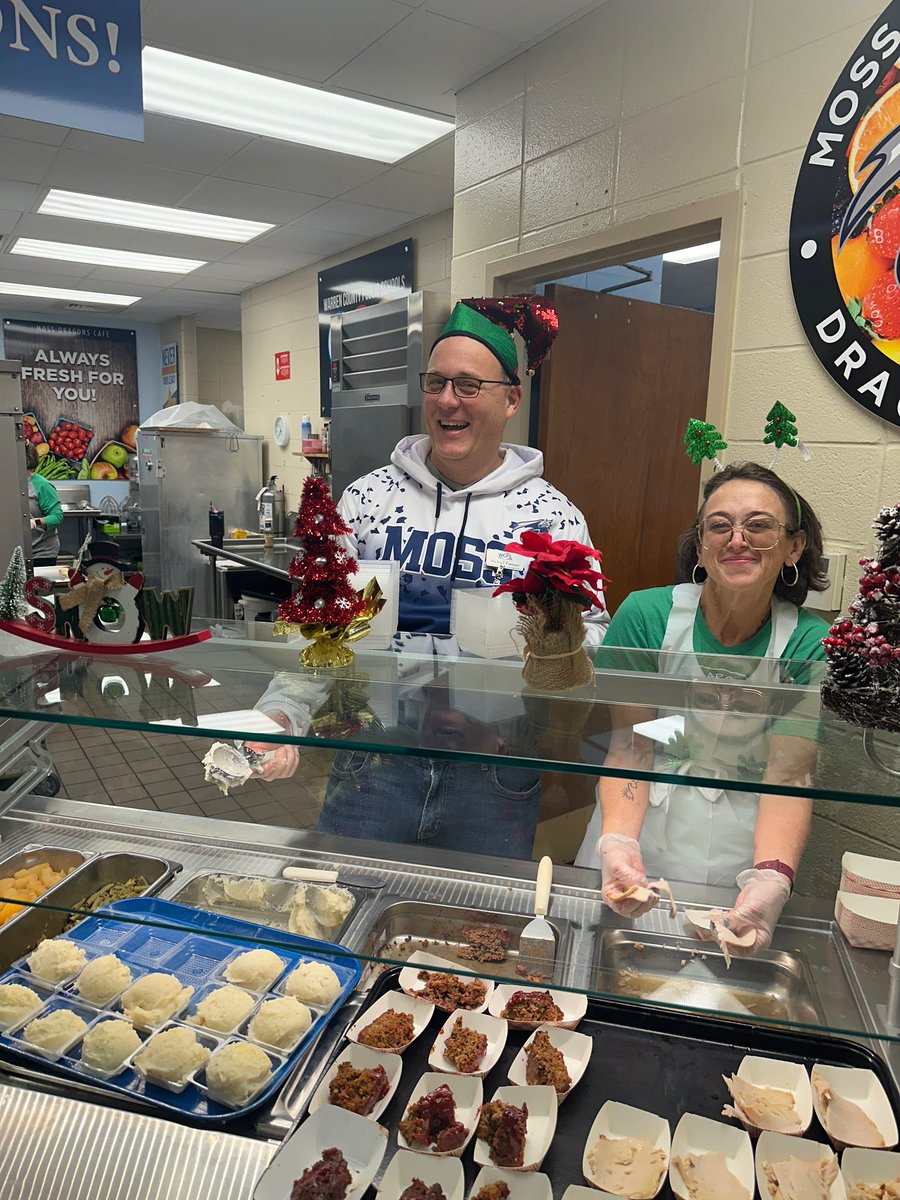 Living the dream helping our amazing cafeteria workers. <a href="/HenryMossMiddle/">Henry Moss Middle</a> <a href="/MossCaf/">MossCaf</a>