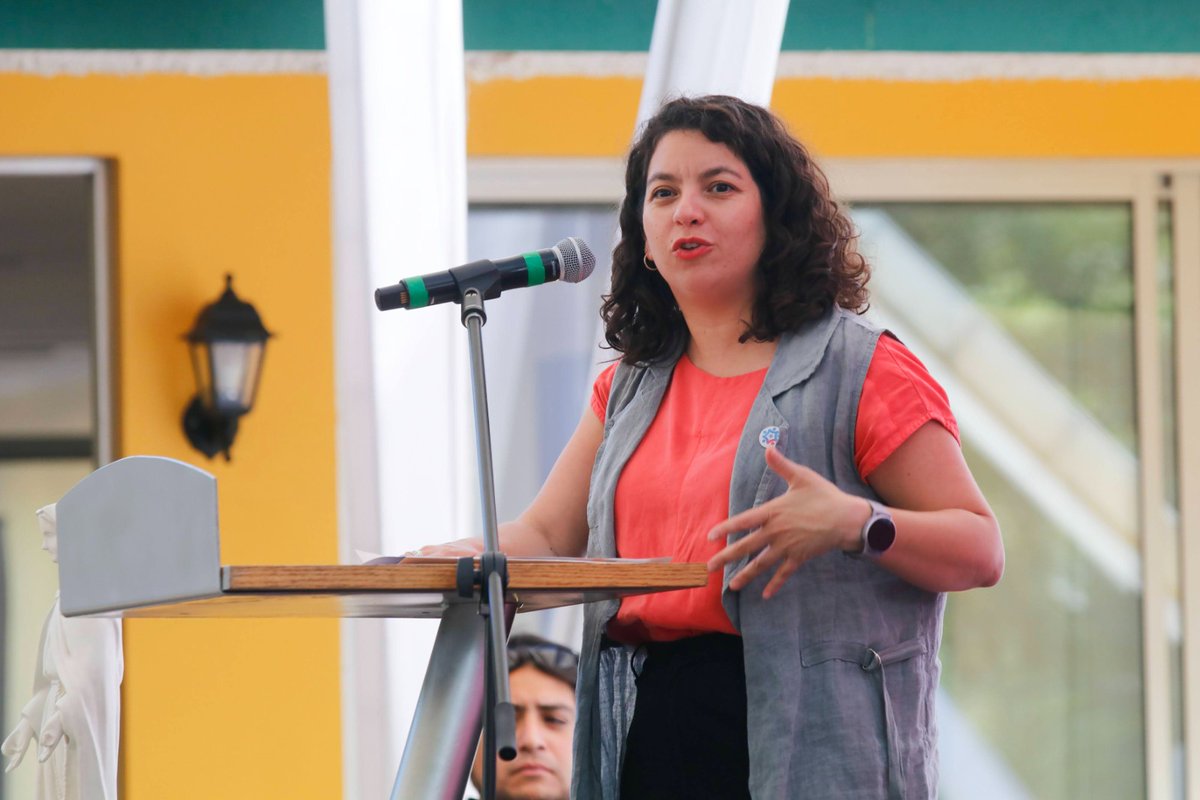 💫 Con las Ministras Camila Vallejo y Javiera Toro, la directora Senama, Claudia Asmad, el obispo de #SanBernardo, Juan Ignacio González y el alcalde #Buin, Miguel Araya, abrió sus puertas el Hogar Santa Teresa de Los Andes, de #FundacionLasRosas para 106 personas mayores 👴🏻👵🏾💫