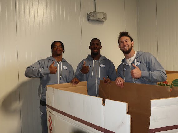 Jordan Castell (@jordan_castell) on Twitter photo Yesterday I had a great time
partnering with <a href="/FeedingTampaBay/">Feeding Tampa Bay</a> to fight food insecurity. This season, give the gift of a meal. Donate to Feed The Season. @FL_Victorious #FVFoundation
FeedingTampaBay.org/FeedTheSeason Yesterday I had a great time
partnering with <a href="/FeedingTampaBay/">Feeding Tampa Bay</a> to fight food insecurity. This season, give the gift of a meal. Donate to Feed The Season. @FL_Victorious #FVFoundation
FeedingTampaBay.org/FeedTheSeason