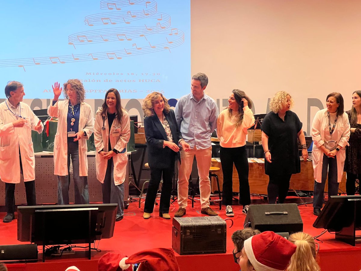 GRACIAS a @marina_travel_live_love 🎤 por decir que SÍ desde el primer momento y hacerlo tan, tan bien ¡Y siempre con una sonrisa! 😊
GRACIAS a nuestros entregadores, y un aplauso especial para ellos, que este año se animaron a bailar La Macarena delante de todos ¡BRAVO! 💃🏽🕺🏽👏🏼👏🏼