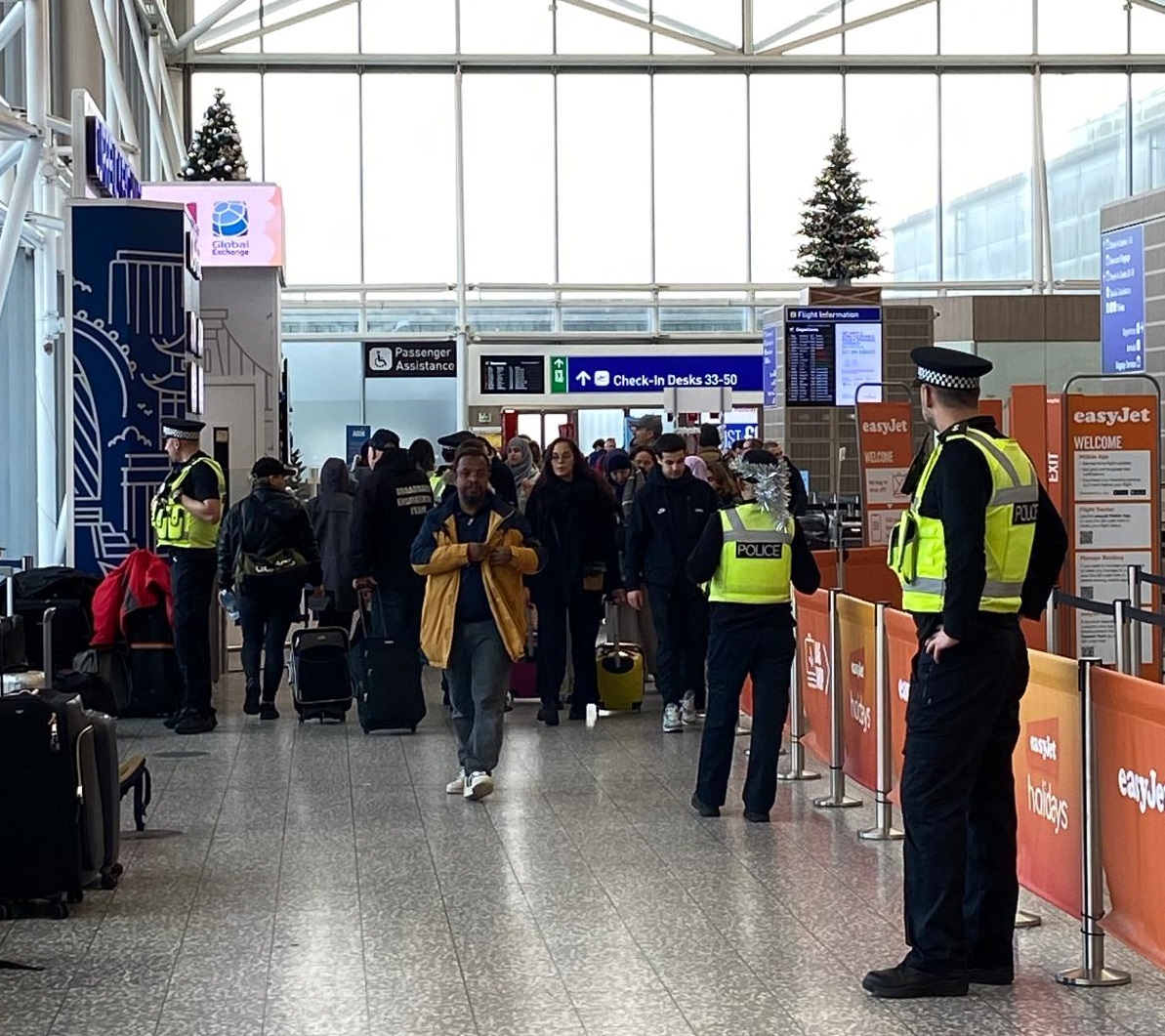 Our specially trained  officers were mingling with travellers today spreading the #ProjectServator message (and a little festive cheer 🎄 )! Report anything that doesn't feel right. We're here to keep you safe 👮 .