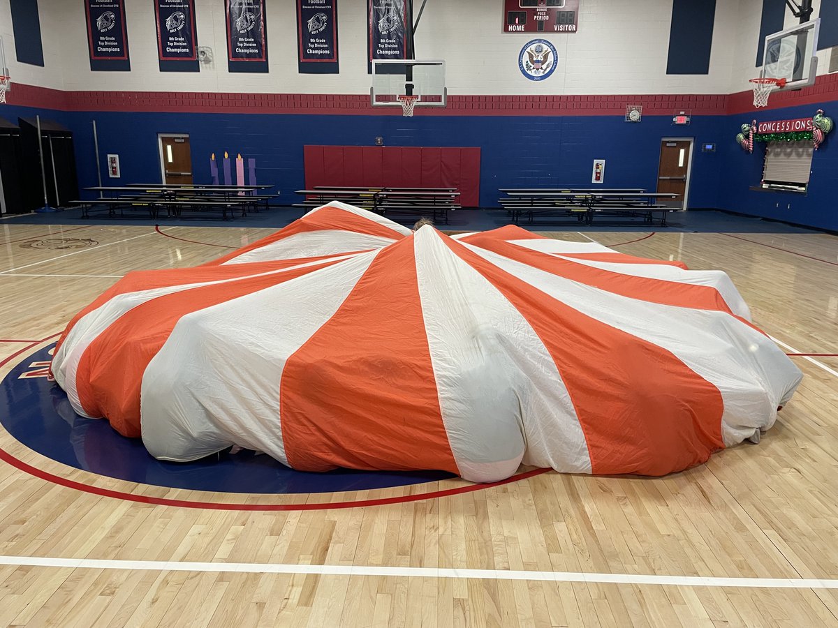 mrhaleyhtpe's tweet photo. Our Blue Stars had some fun in PE today with our 8th graders! https://t.co/NBin5Nnxzv