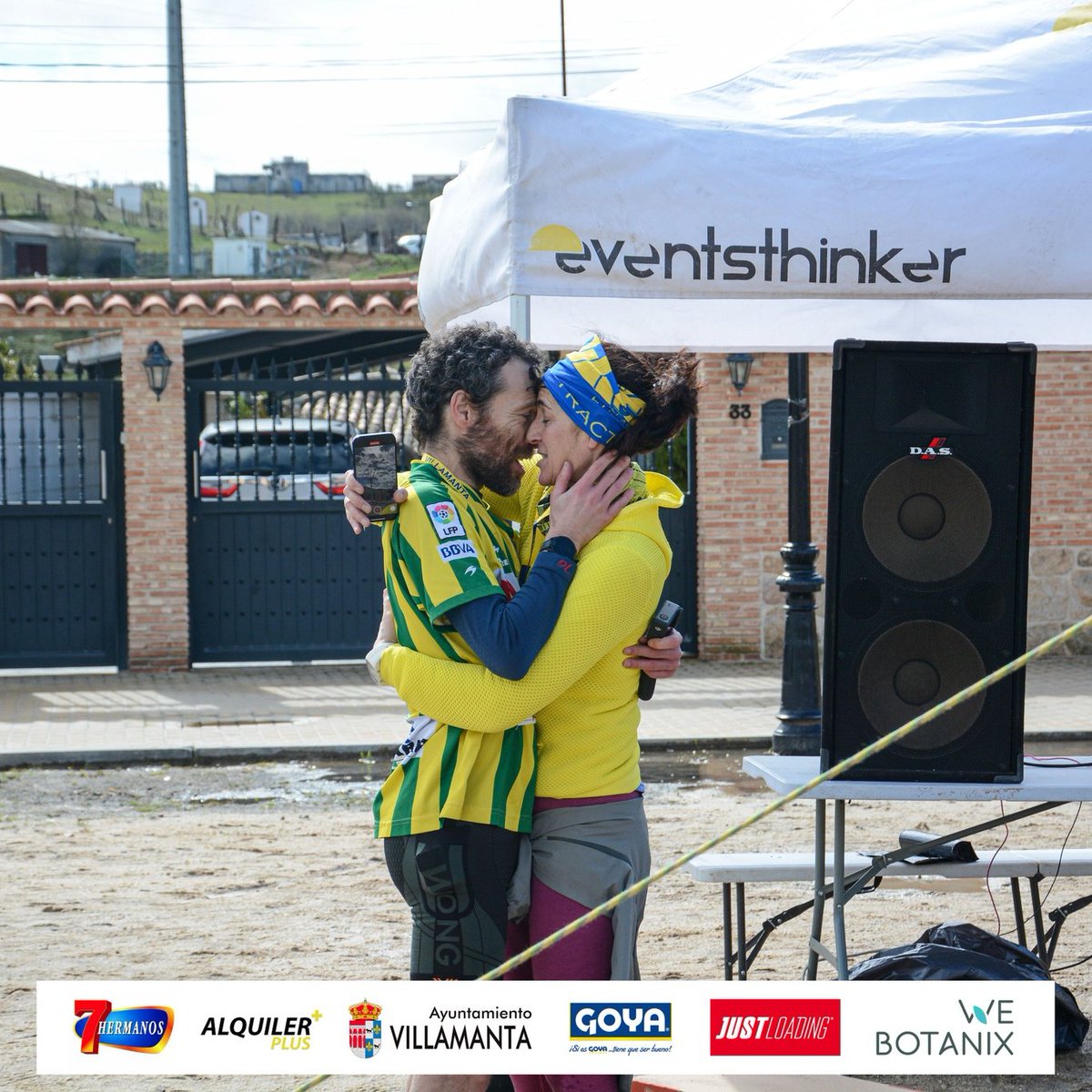 Tractorismo's tweet photo. Os queremos mucho, parejita que vino de Euskadi a correr, a divertirse y a quererse y darse besos en la meta de la Tractorismo Race 2024 💛. Sabías que en la edición de 2024, tuvimos inscritos de 18 provincias y 3 paises?
#TractorismoRace2025
 https://t.co/036RGNsJyW https://t.co/KeDVVzCgSr