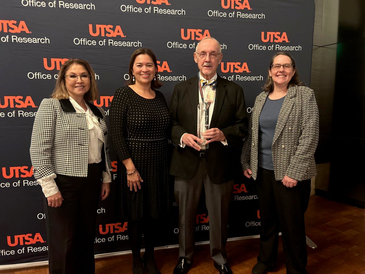 UTSAmmi's tweet photo. At this yearβs UTSA Innovation Awards, we celebrated Dr. James Chambers, Dr. Chiungyu Hung, and Dr. Karl Klose for their fantastic accomplishments!
Read more about their work and other scientists recognized with the link in our bio!
#utsa #utsasciences #utsammi https://t.co/bKNc5j6pyC