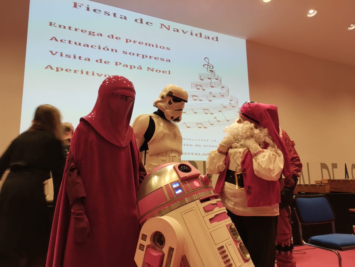 Aulas Hospitalarias HUCA (@aflote) on Twitter photo GRACIAS a nuestro querido #PapáNoel🎅🏼que, aún sin chimenea, consigue siempre llegar a tiempo al HUCA para visitar a los peques, en sus habitaciones y en el salón de actos y GRACIAS a
<a href="/spidertrooper76/">spidertrooper</a>
y sus amigos de la Legión 501 de Starwars que siempre le acompañan. GRACIAS a nuestro querido #PapáNoel🎅🏼que, aún sin chimenea, consigue siempre llegar a tiempo al HUCA para visitar a los peques, en sus habitaciones y en el salón de actos y GRACIAS a
<a href="/spidertrooper76/">spidertrooper</a>
y sus amigos de la Legión 501 de Starwars que siempre le acompañan.
