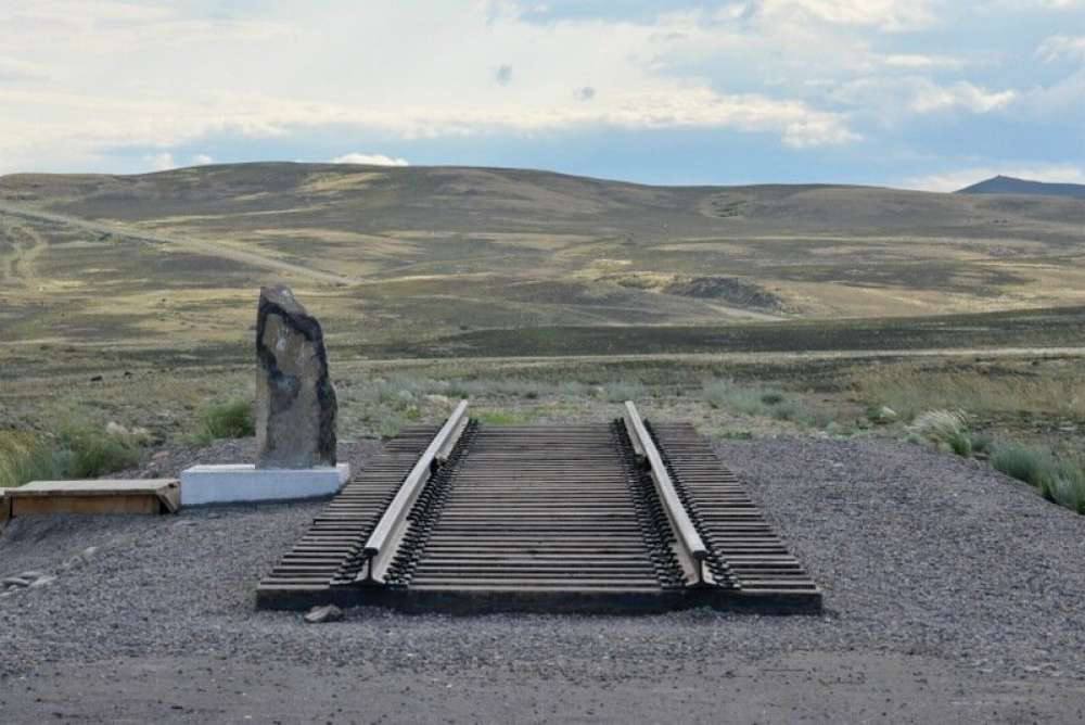 Stoport's tweet image. ⚡️Россия достигла своих целей в Сирии, сказал Путин.

Киев за три дня взяли.
НАТО от границ России отодвинули.
Доллар победили.
Рост цен остановили.
Тысячу гражданских самолётов произвели.
Россиян из трущоб вытащили.
И даже железную дорогу в Туве построили.

Ватное болото