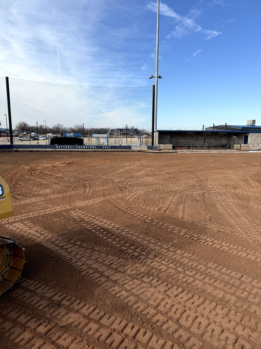 Dax Leone tweet media