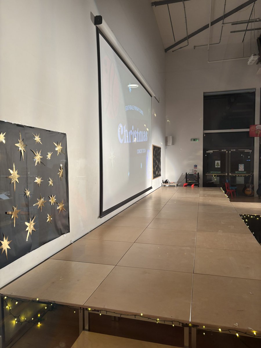 Final show for Thursday <a href="/southdaleps/">Southdale Primary School and ELC</a> after an epic show this afternoon! #JingleBells #rockinaroundthechristmastree
